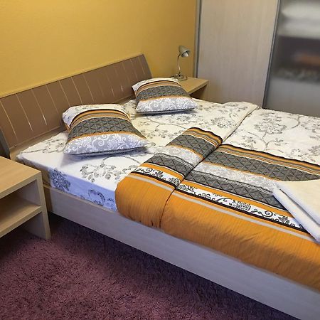 Kyiv Apartment In The City Center On Turgenevskaya Street المظهر الخارجي الصورة