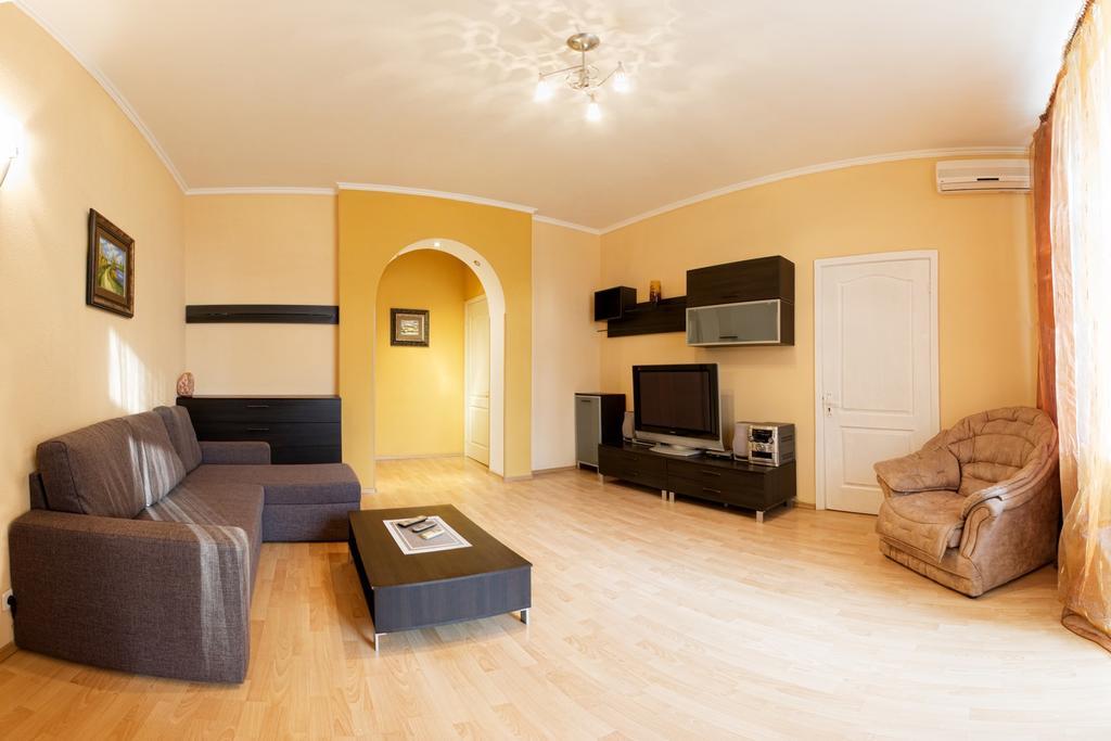 Kyiv Apartment In The City Center On Turgenevskaya Street المظهر الخارجي الصورة